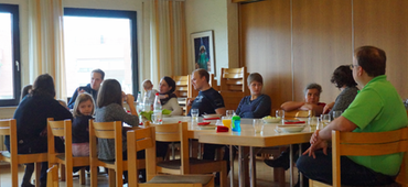 Zusammensitzen nach dem Gottesdienst